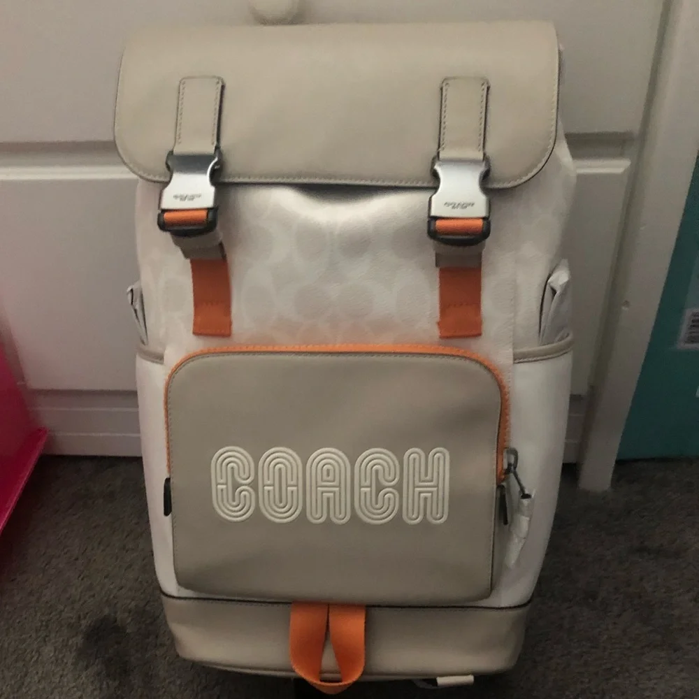 NEW COACH Signature Backpack - Picture 1 of 4